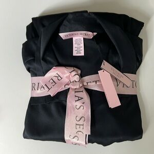 Satin PJ set . New with tag. Size xs